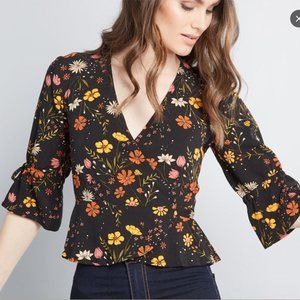 Princess Highway Black Floral Cropped Wrap Top US 2, AU 6